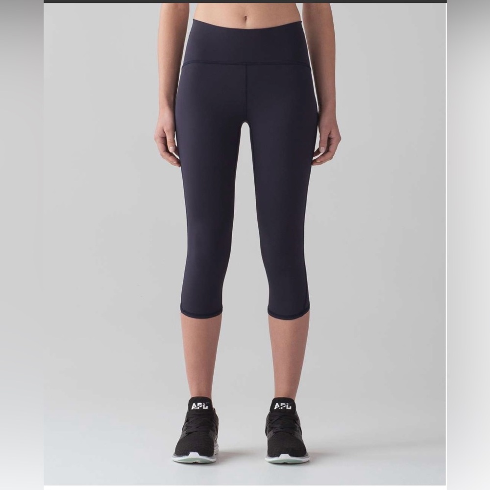 Lululemon Train Times Cropped 17 in navy size 4
